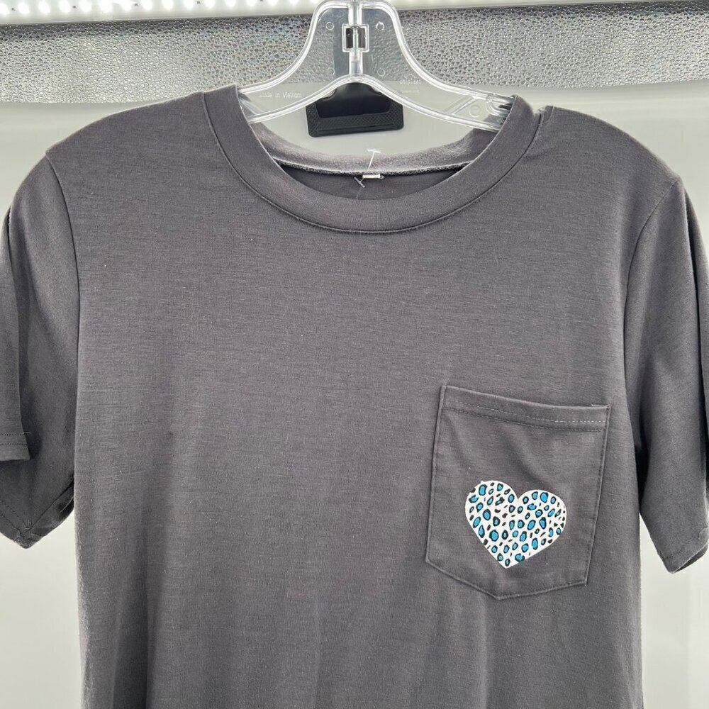 C Women's Short Sleeve Heart Pocket T-Shirt Black/White Size Small - Picture 2 of 8